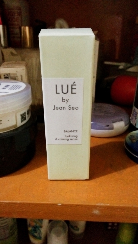Lue by Jean Seo hydrating & calming serum, box with serum inside. This is a very straightforward and effective serum!